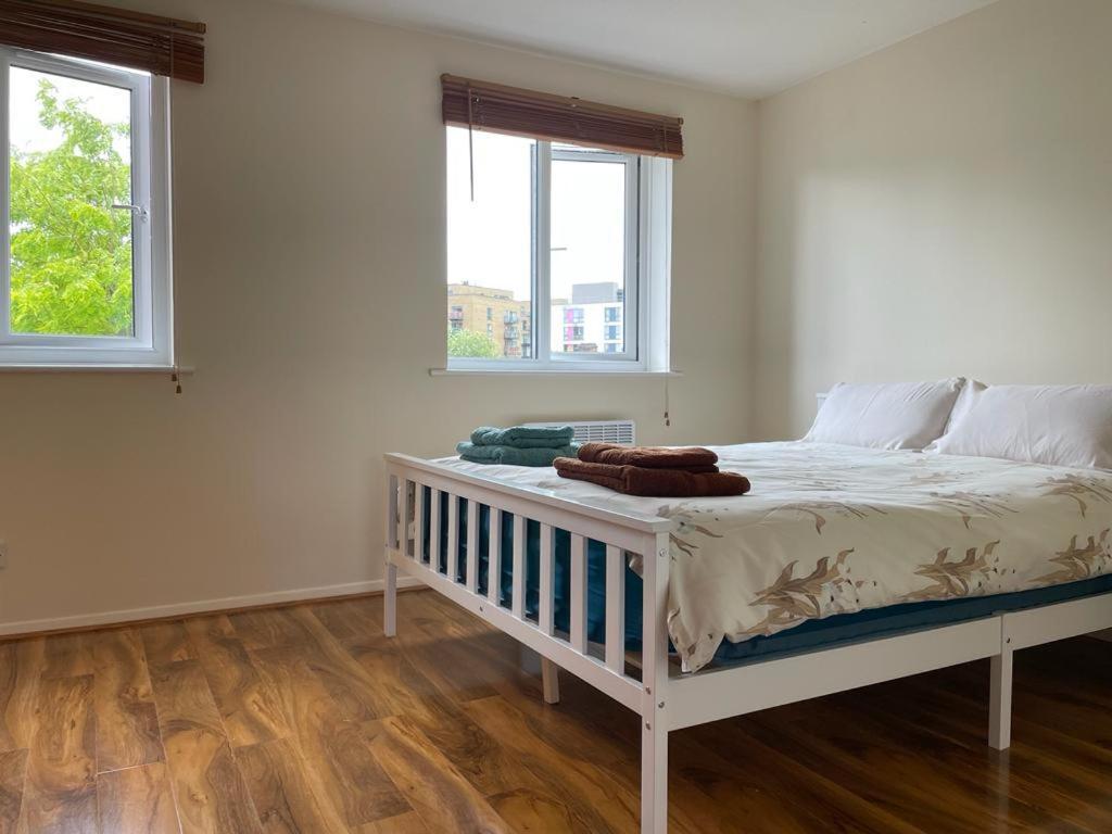 Self Contained 1 Bed Flat Next To Transport For Canary Wharf And Excel, O2 With Free Parking Appartamento Londra