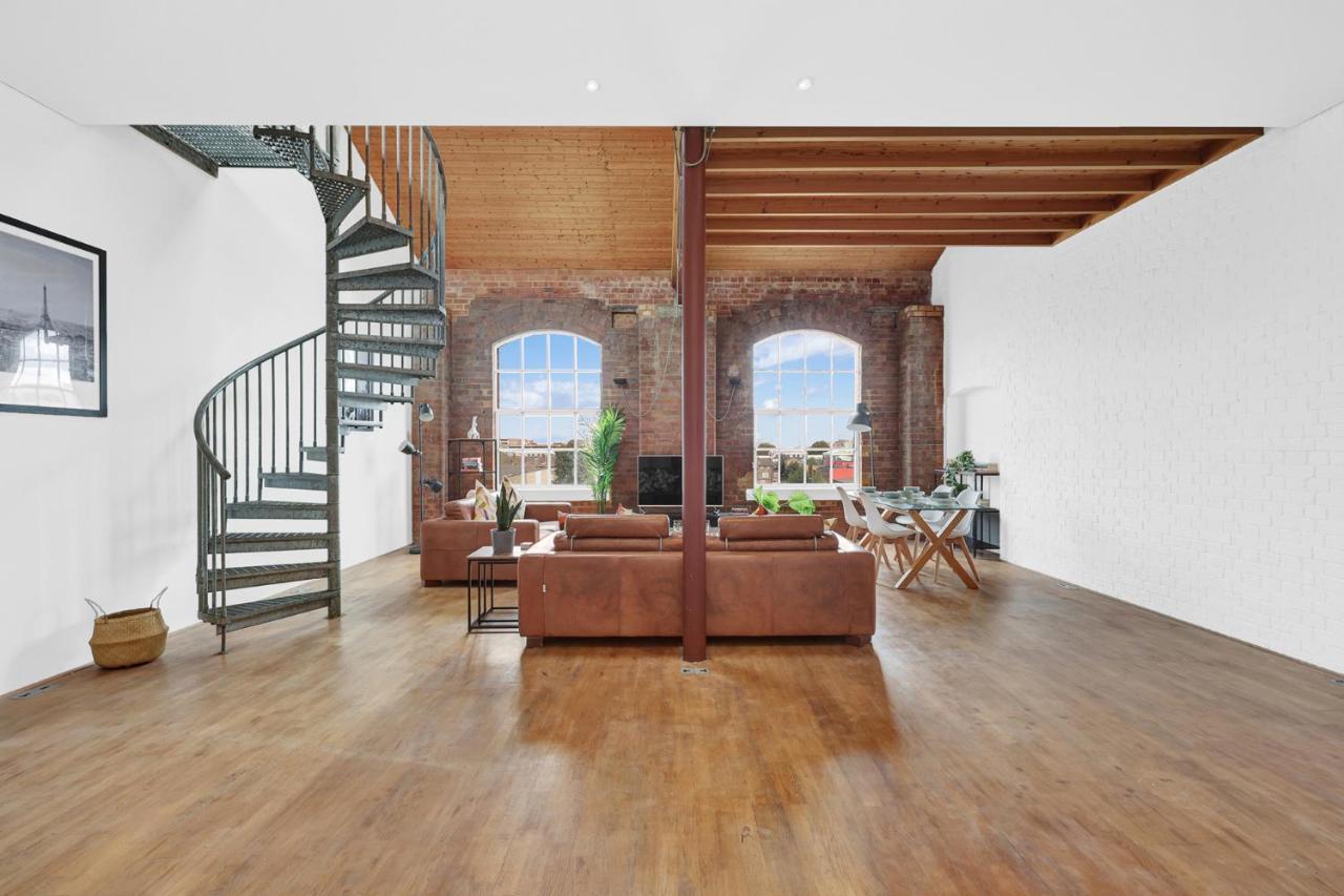 Large Industrial Style 2 Bedroom Short Term & Flexible Renting Canary Wharf With Free Wifi Leilighet *