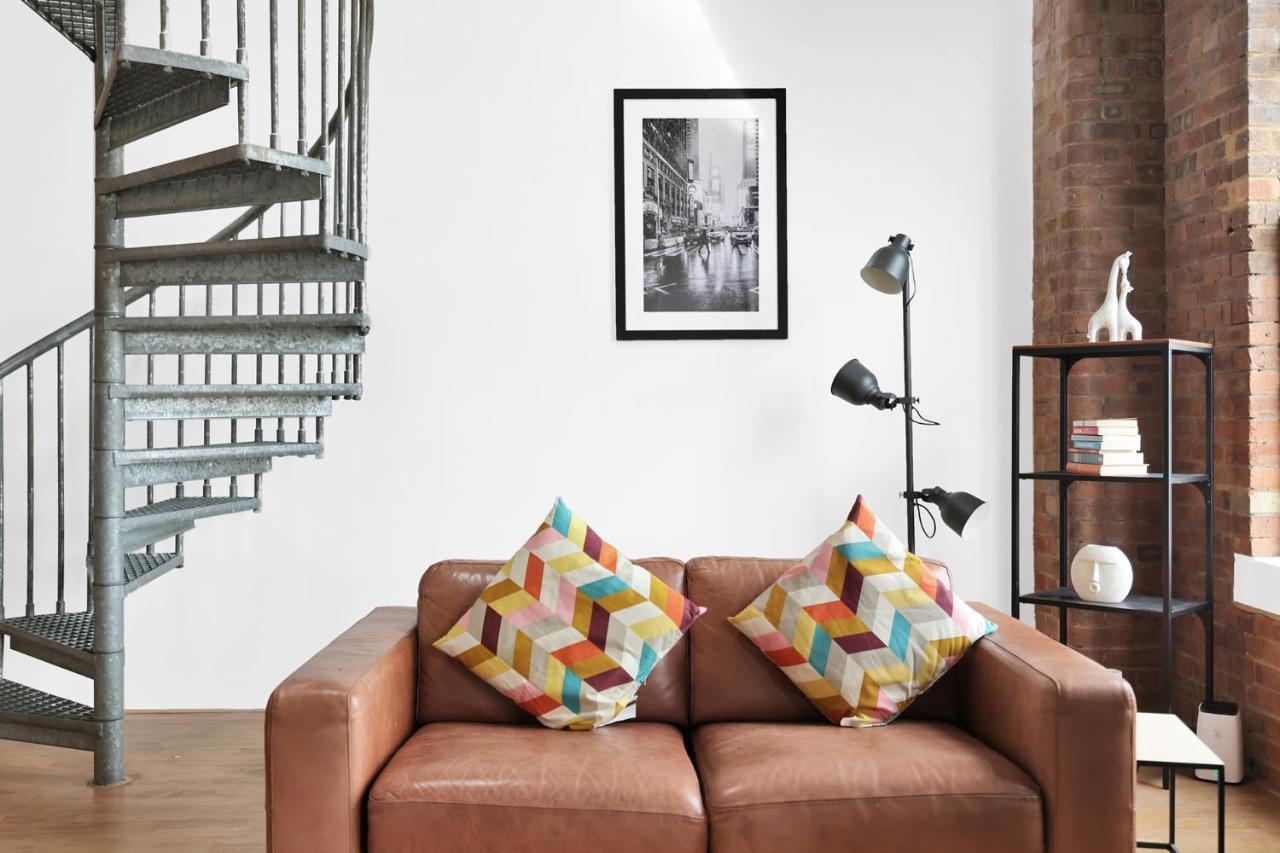 Large Industrial Style 2 Bedroom Short Term & Flexible Renting Canary Wharf With Free Wifi Leilighet