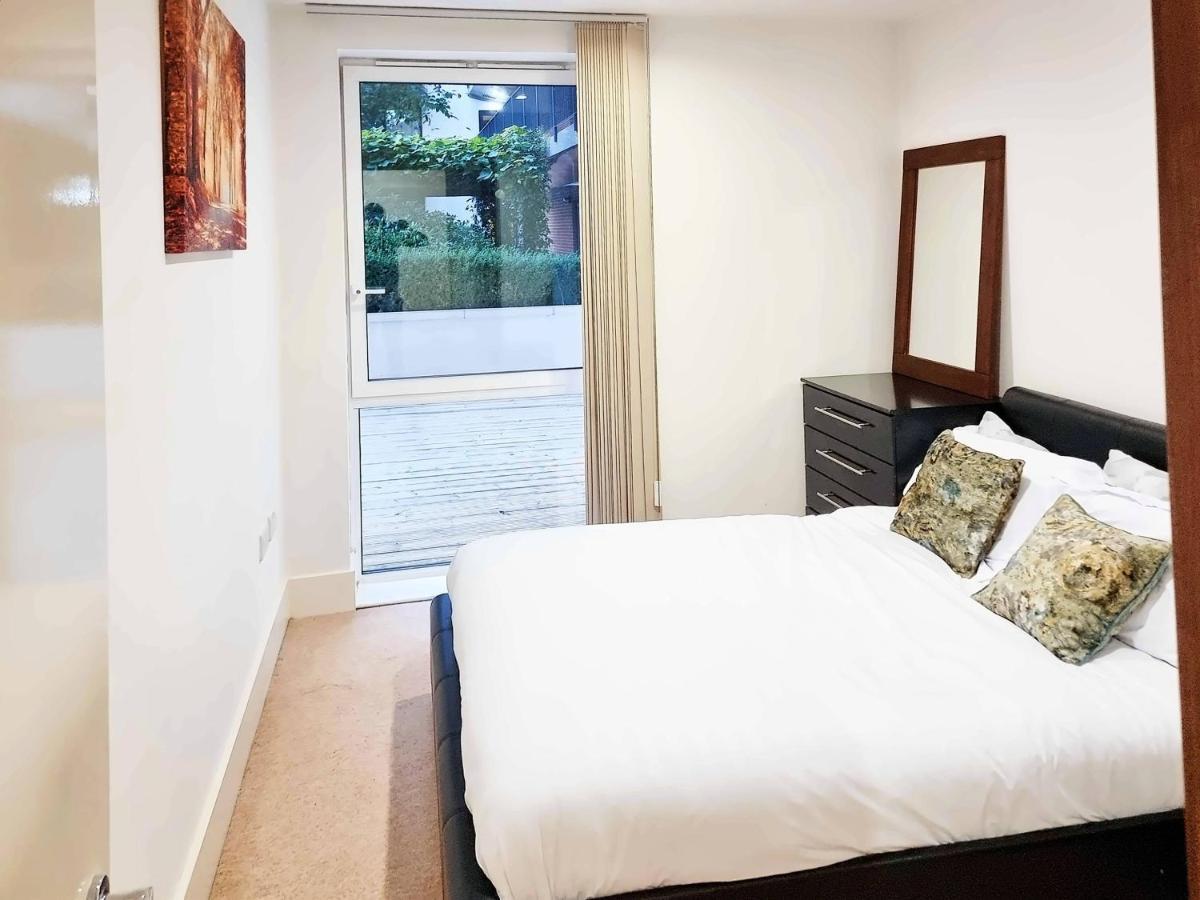 Lägenhet Your Riverside 2 With Private Balcony London