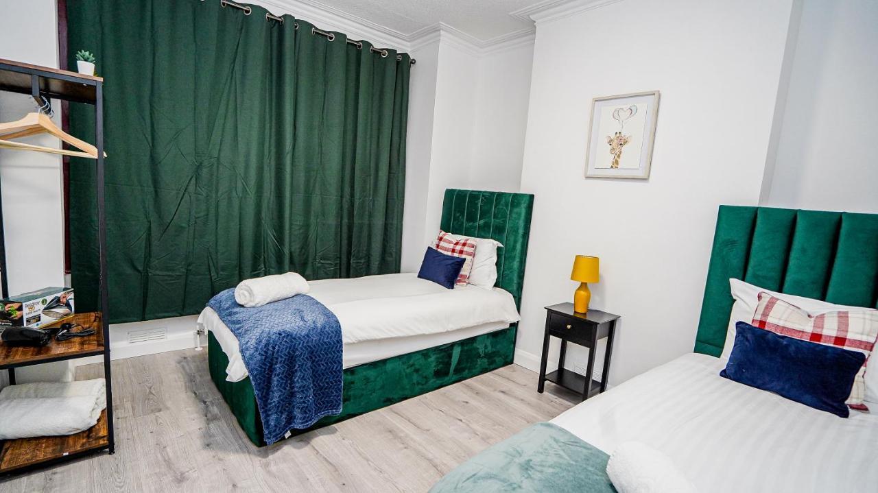 Tranquil Haven Cozy 2-bed Apt With Private Garde Appartamento *