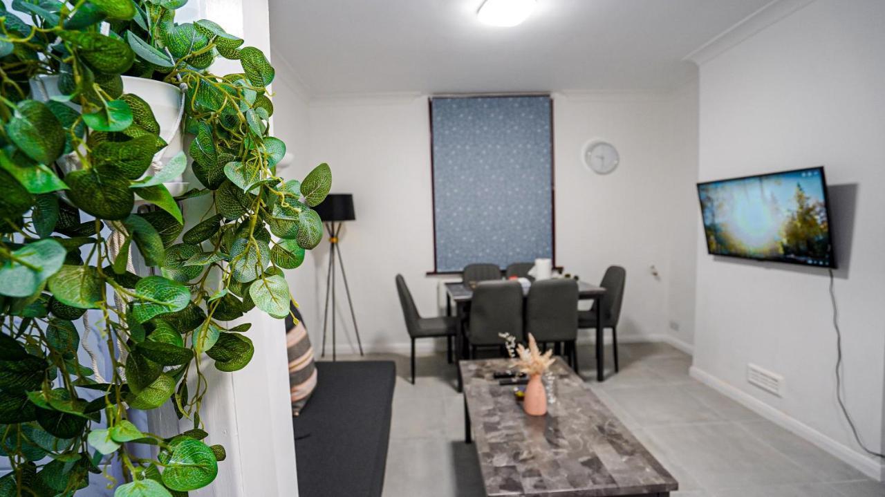 Tranquil Haven Cozy 2-bed Apt With Private Garde Londra