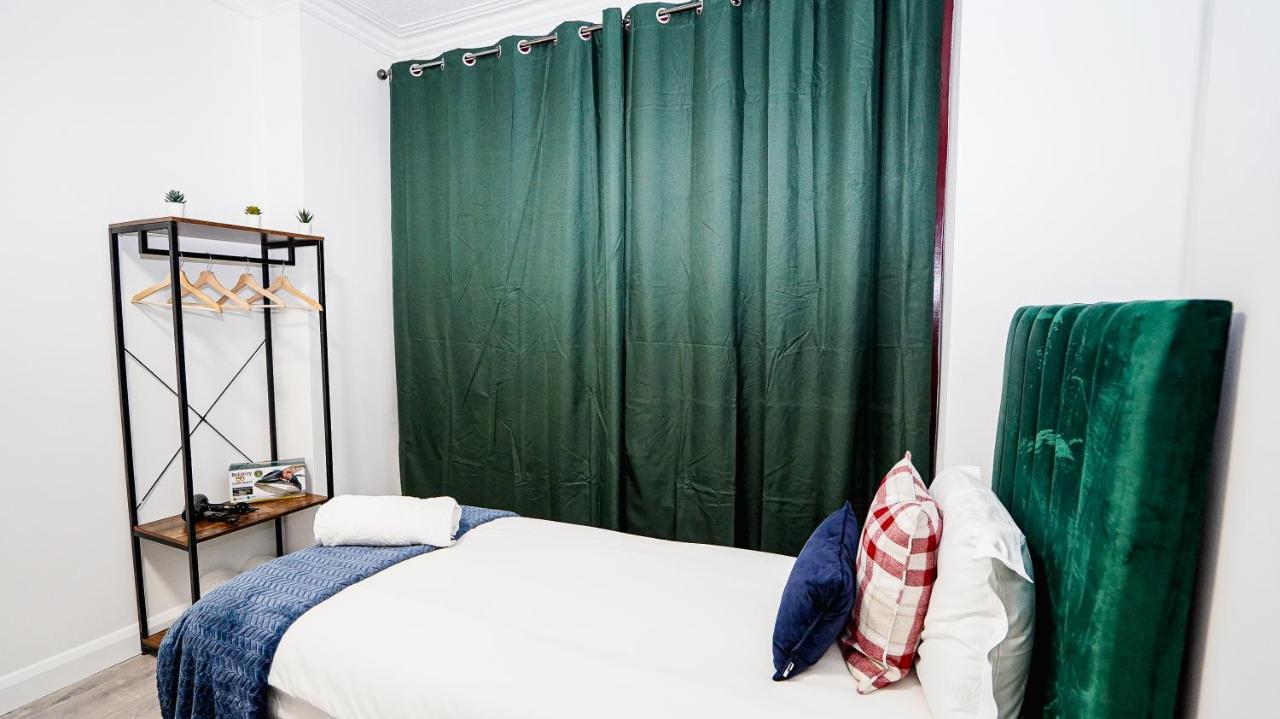 Tranquil Haven Cozy 2-bed Apt With Private Garde Londra