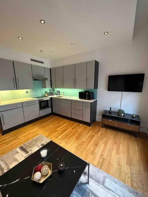 1 Bedroom In St Piccadilly Hy10 Lägenhet *