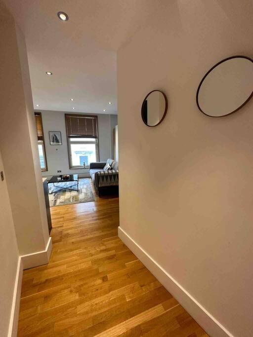 Lägenhet 1 Bedroom In St Piccadilly Hy10 *