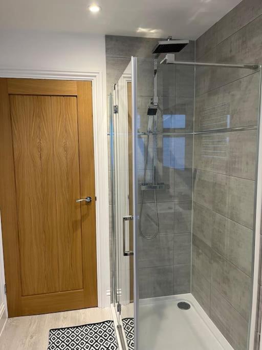 Rare 1 Bed Flat Close To Station - 10mins To Londres