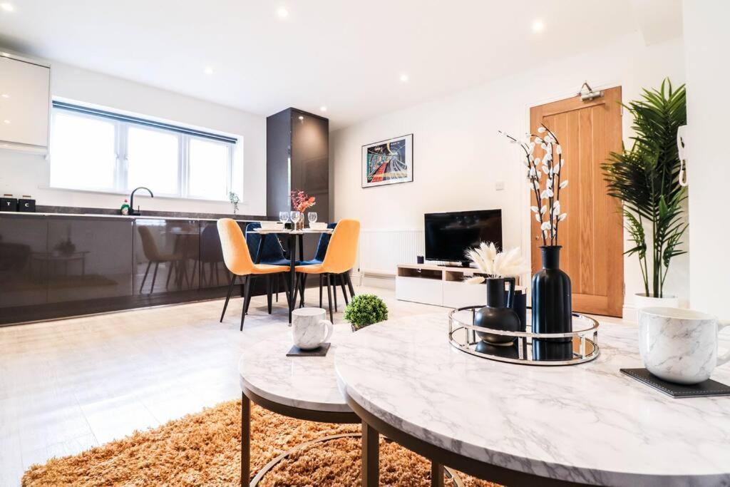 Rare 1 Bed Flat Close To Station - 10mins To * Londres