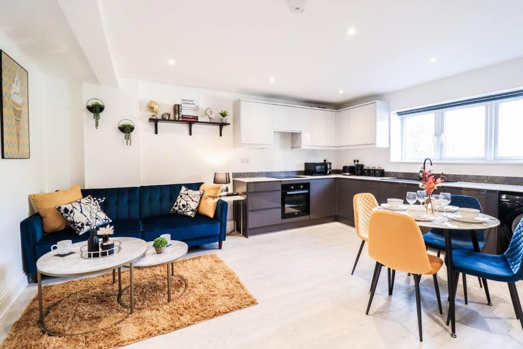 Rare 1 Bed Flat Close To Station - 10mins To Apartment *
