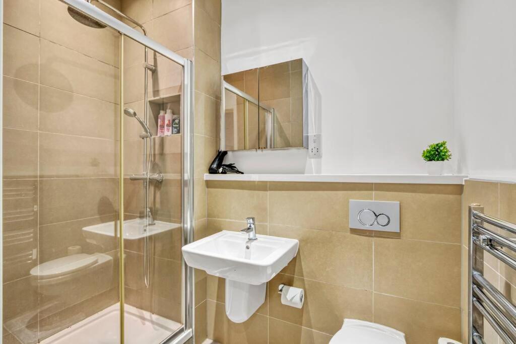 Appartement Heathrow 2-bedroom Urban Oasis *