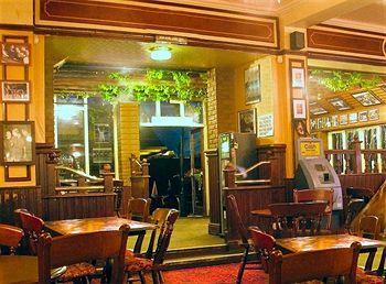 Oyo The Man Pub And Hotel London