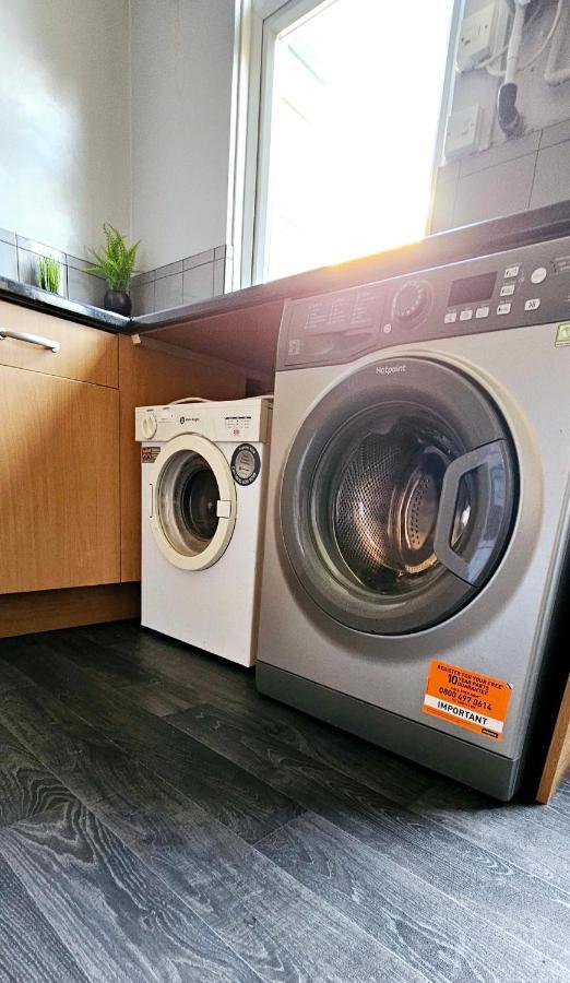 3 Bedroom House In Tottenham 10 Mins Walk From Seven Sisters Station * Londra