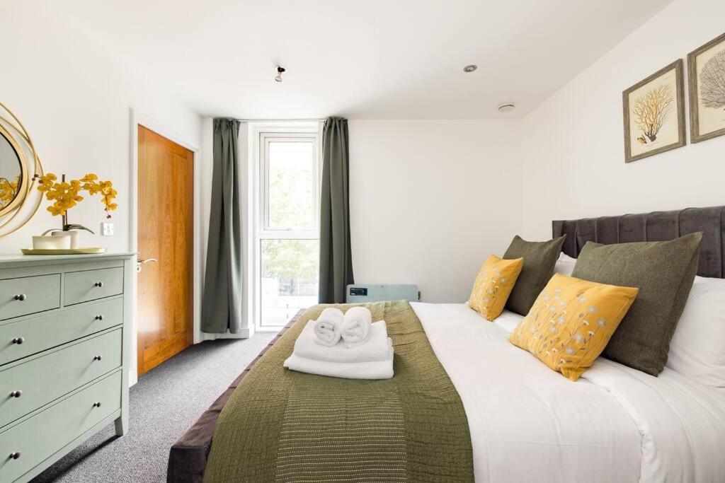 Luxury - Excel - O2- 3 Bedroom Londres