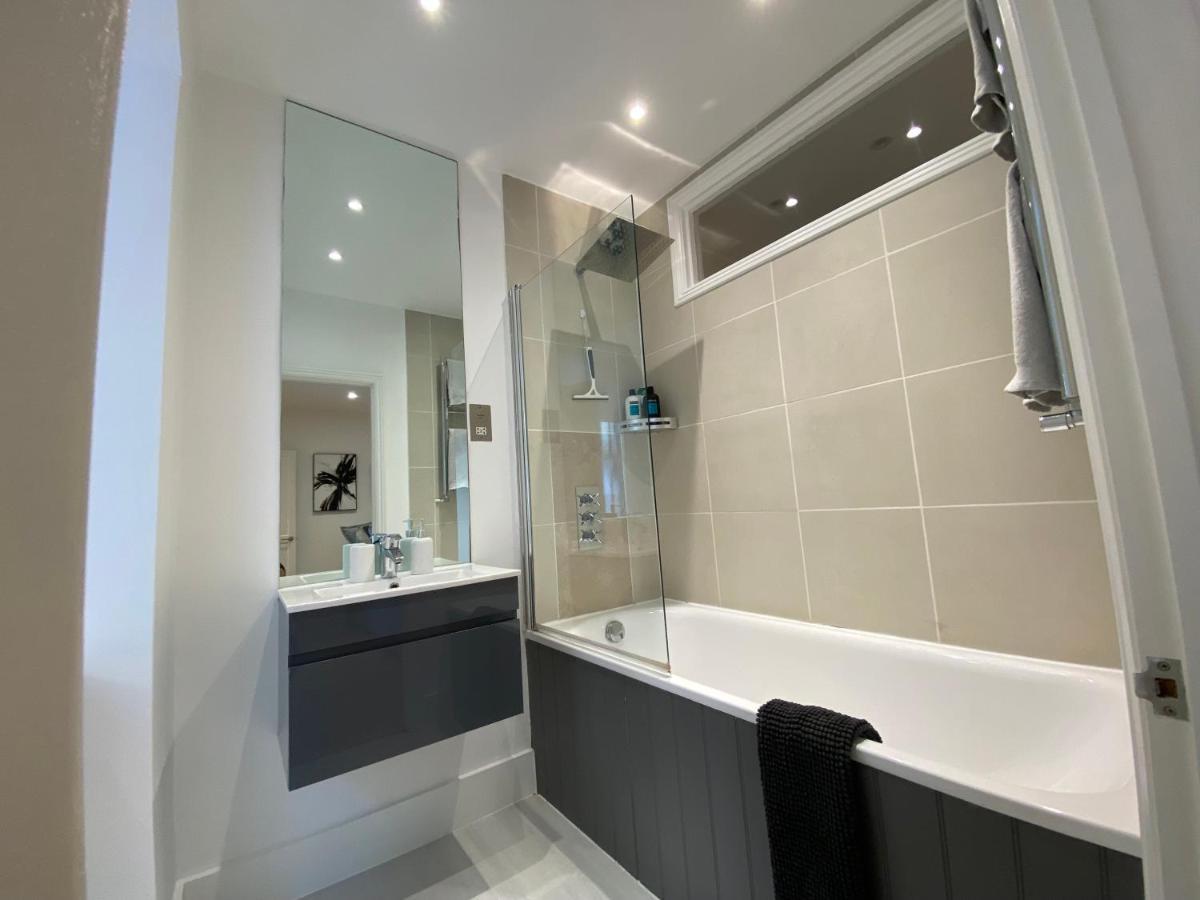 Fantastic Spacious Garden Flat With Own Private Entrance Lägenhet *