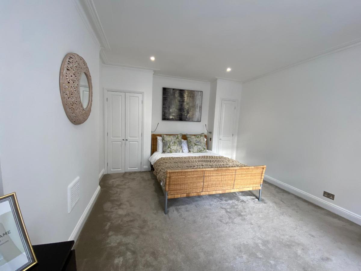 Fantastic Spacious Garden Flat With Own Private Entrance