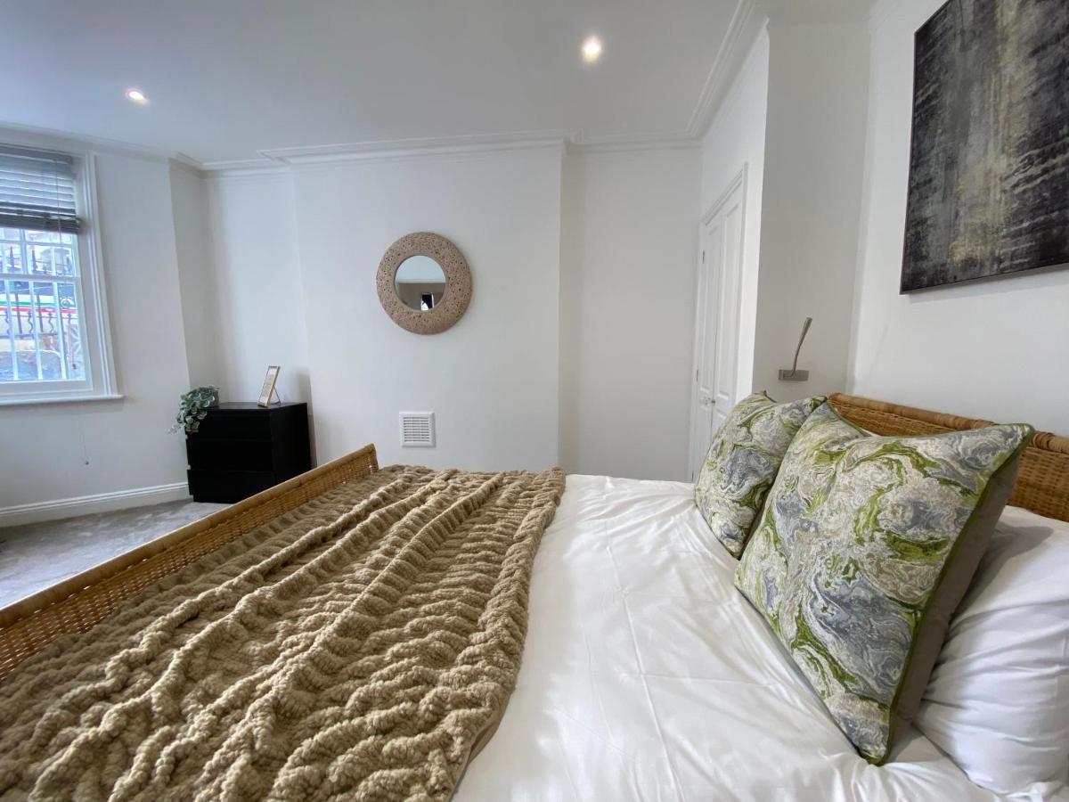 Fantastic Spacious Garden Flat With Own Private Entrance Appartement *