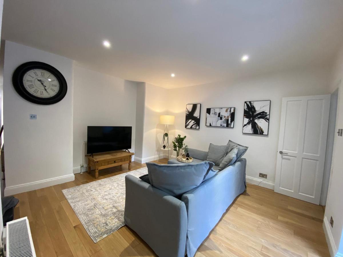 Fantastic Spacious Garden Flat With Own Private Entrance
