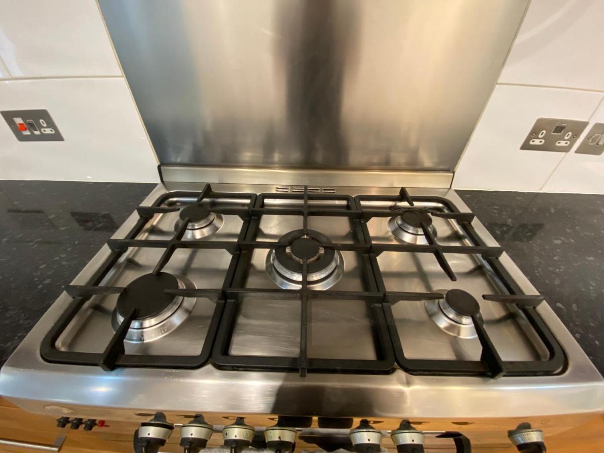 Lägenhet Fantastic Spacious Garden Flat With Own Private Entrance London