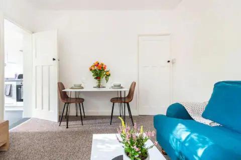Garden Flat In Central Location Appartamento *