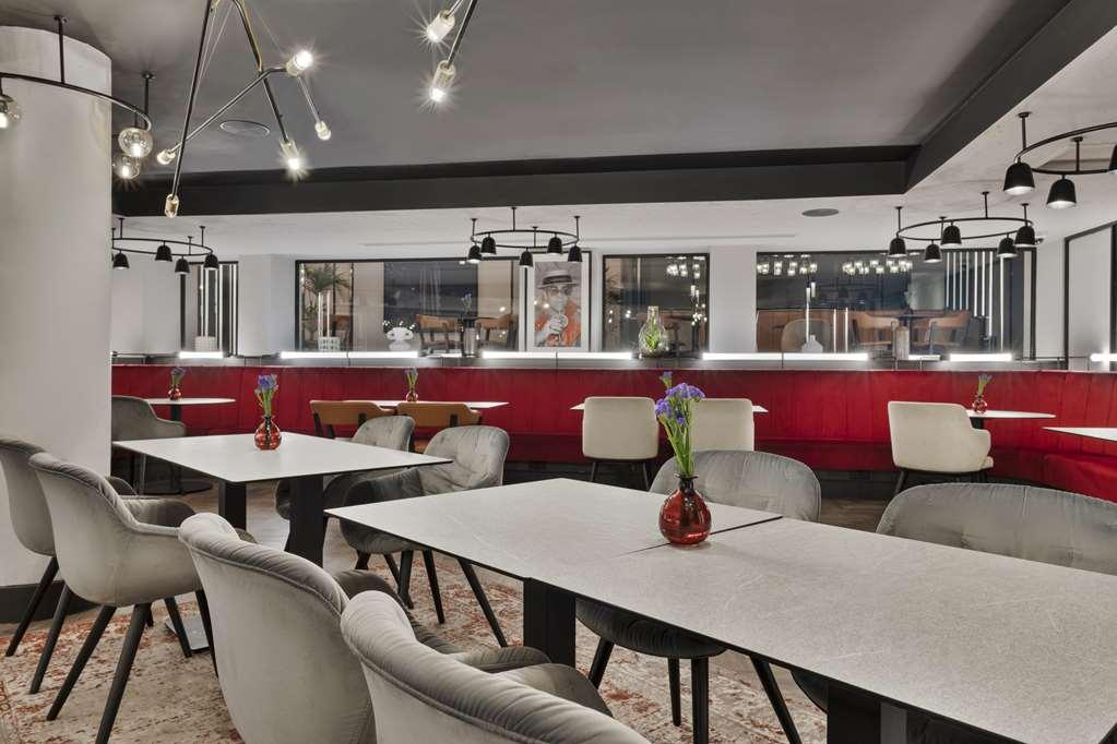 Radisson Red Heathrow Hotel