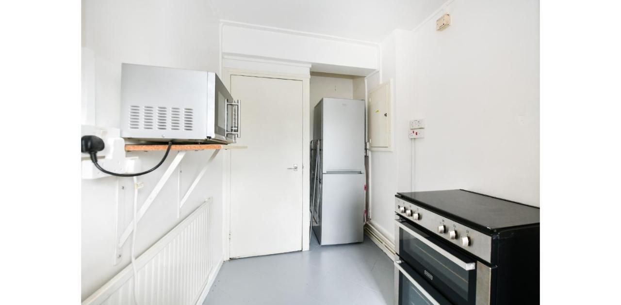 Entire Two Bedroom Flat In The Heart Of Greater Lejlighed London