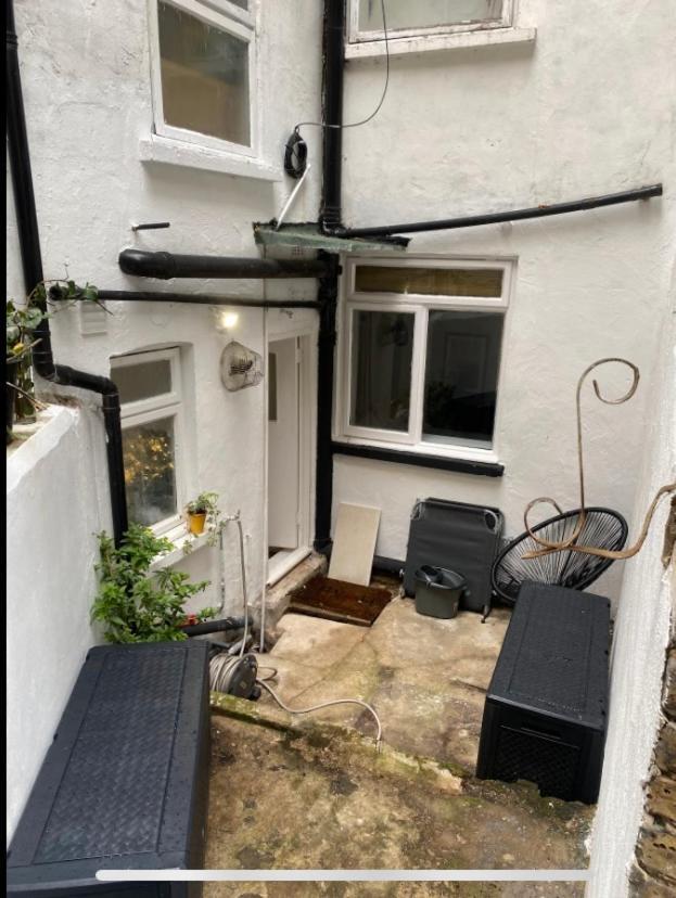 Leilighet Private Double Bedroom In A 2bedroom Apartment, Connected Via Underground, Overground And Many Bus Routes *