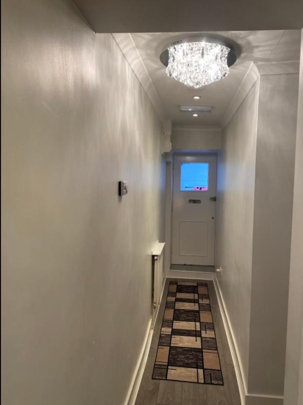 Private Double Bedroom In A 2bedroom Apartment, Connected Via Underground, Overground And Many Bus Routes Leilighet *