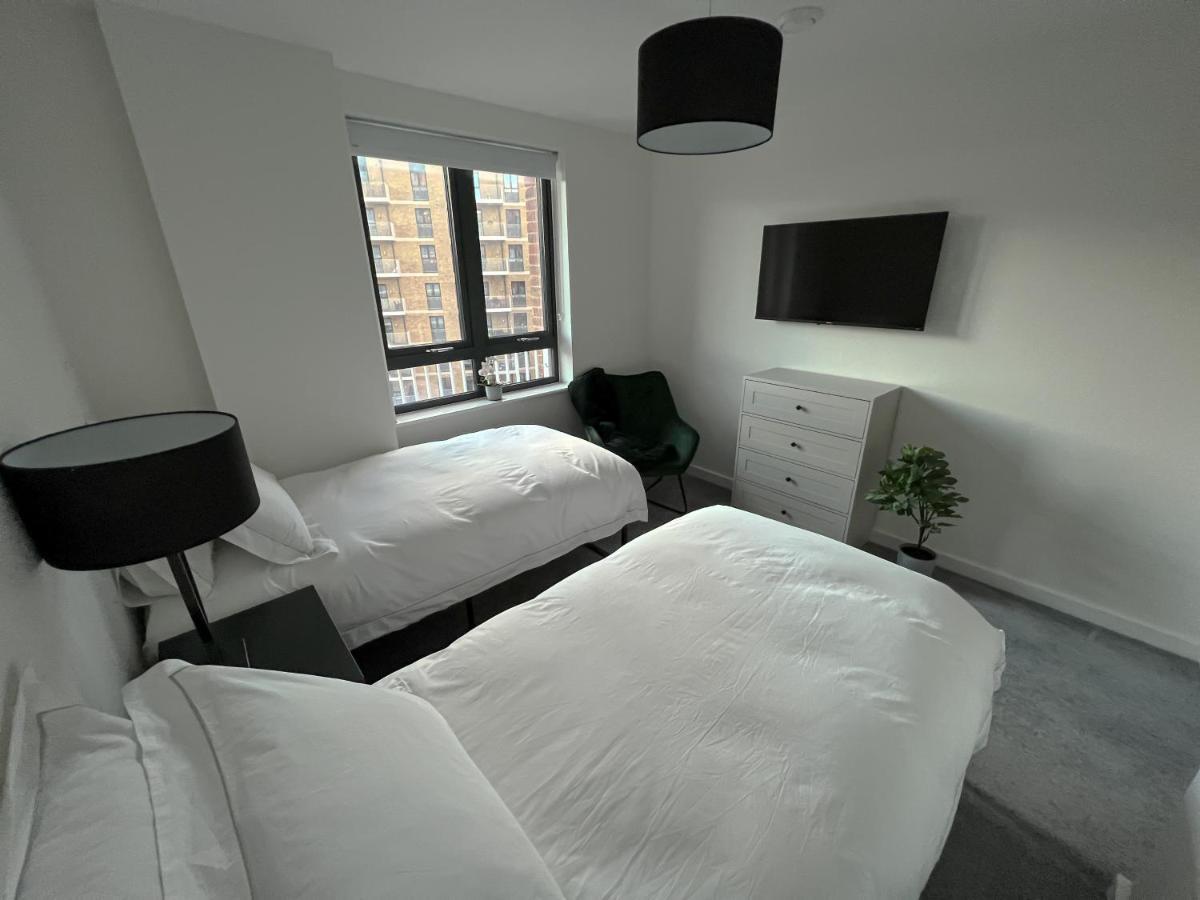 Luxury, Modern & Cosy 2 Bedroom Lägenhet *