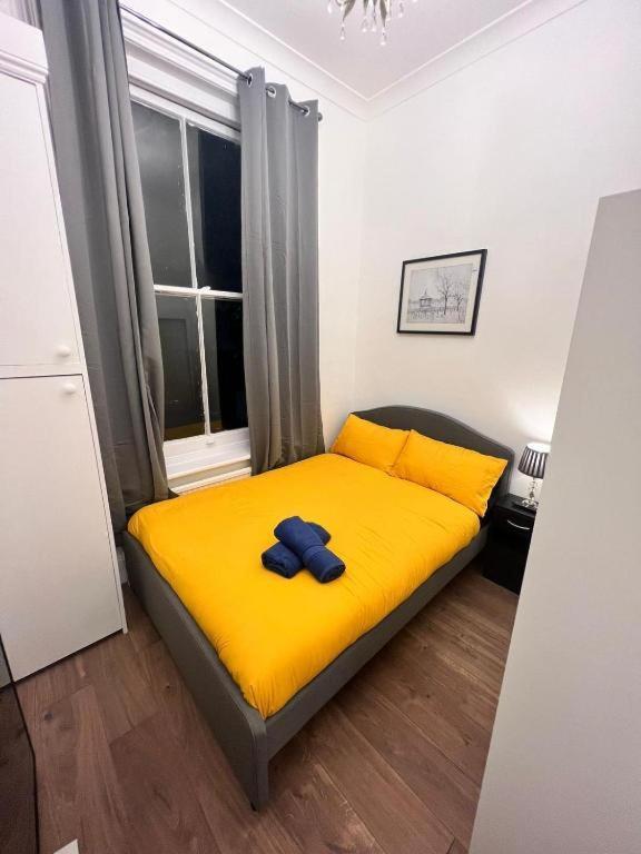 Iconic One Bed In Chiswick Apartment London