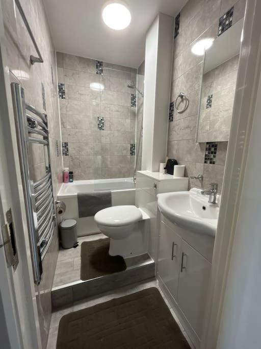 Flat 2, 417 Fulham, 2 Bedroom, 1 Bathroom Flat London