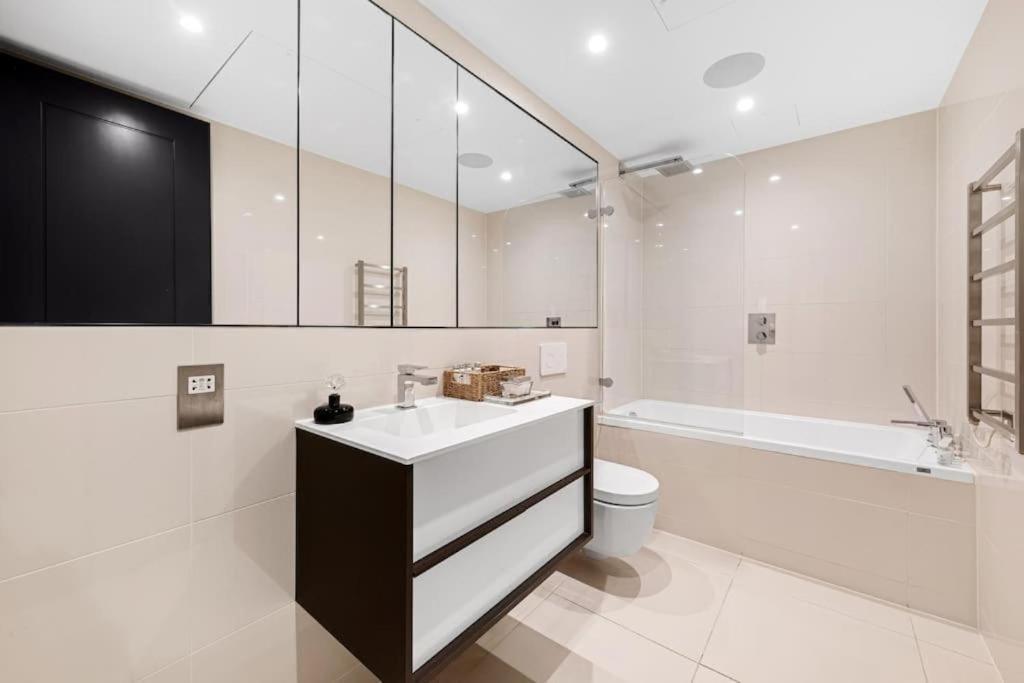 Apartment Battersea Luxury Apartment, Private, Independent Entrance,