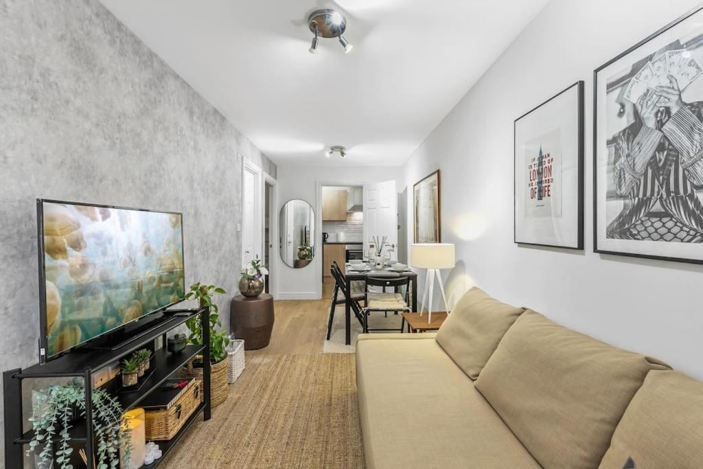 2br L 2ba With Patio-sleep 6 * Londres