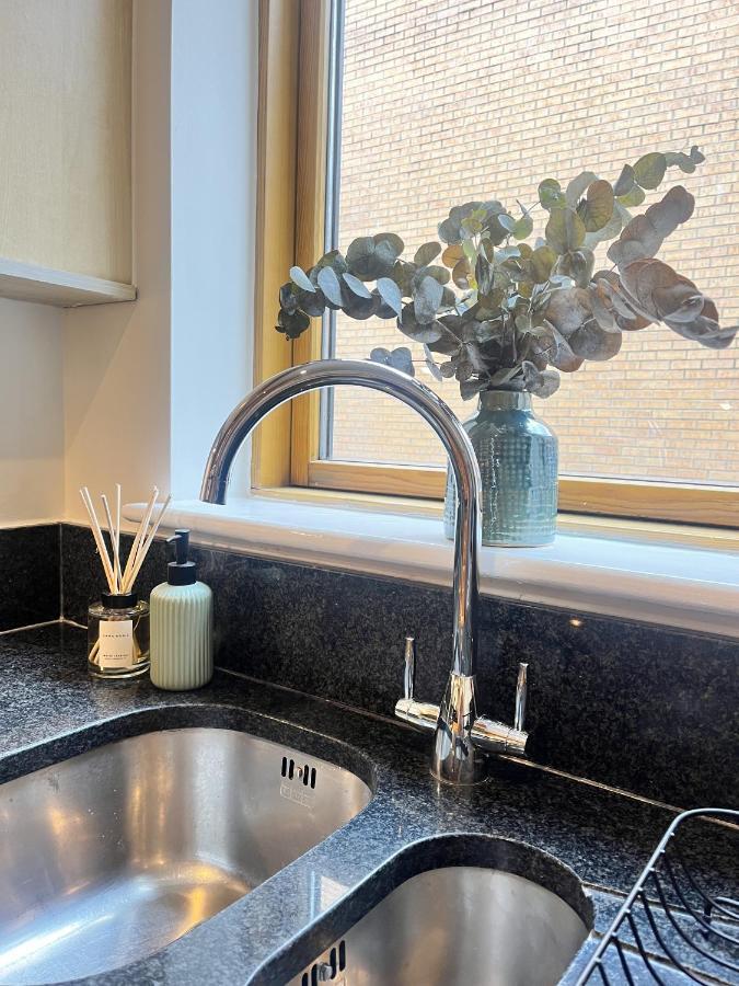 Spacious Mews Apartment, Clapham * Londen