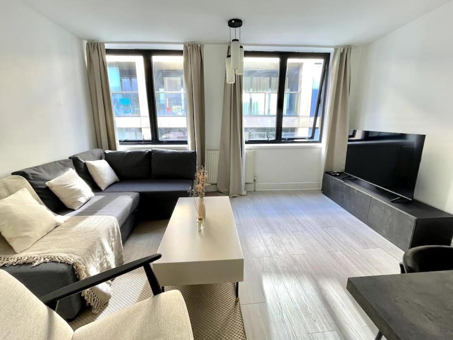 2 Bedroom Modern And Stylish Apartment London
