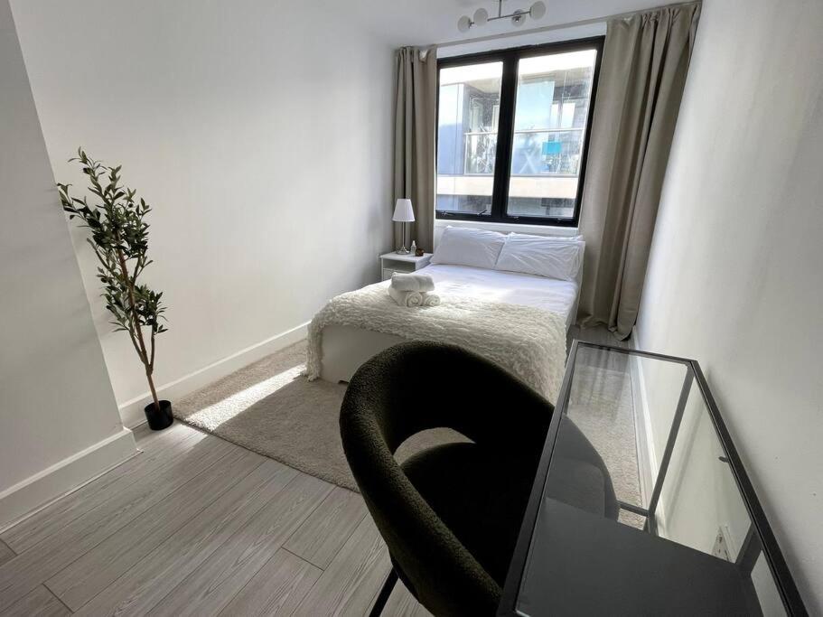 2 Bedroom Modern And Stylish Apartment London