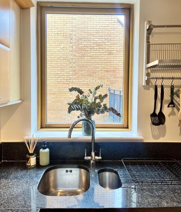 Spacious Mews Apartment, Clapham * Londen