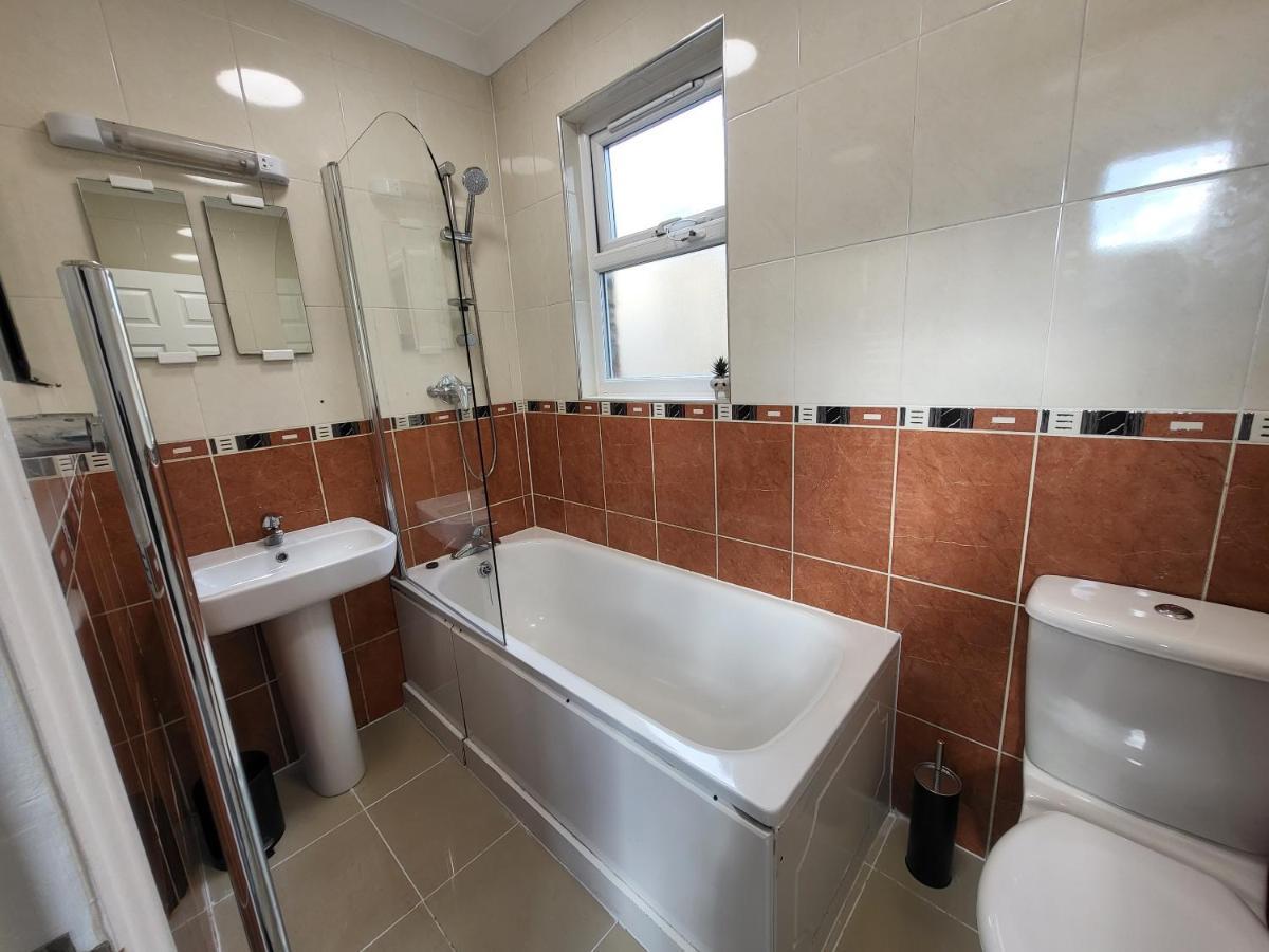 Tooting Bec By Tube Apartment