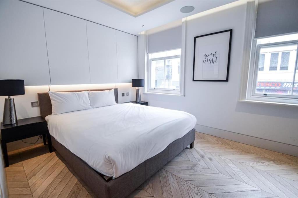Stunning 2 Bedroom With Terrace Lägenhet