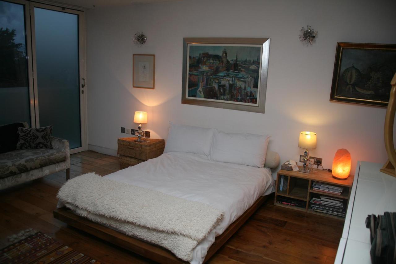 Alloggio in famiglia Studio For 3 With A Private Balcony In A Cubic House With Outside Pool *