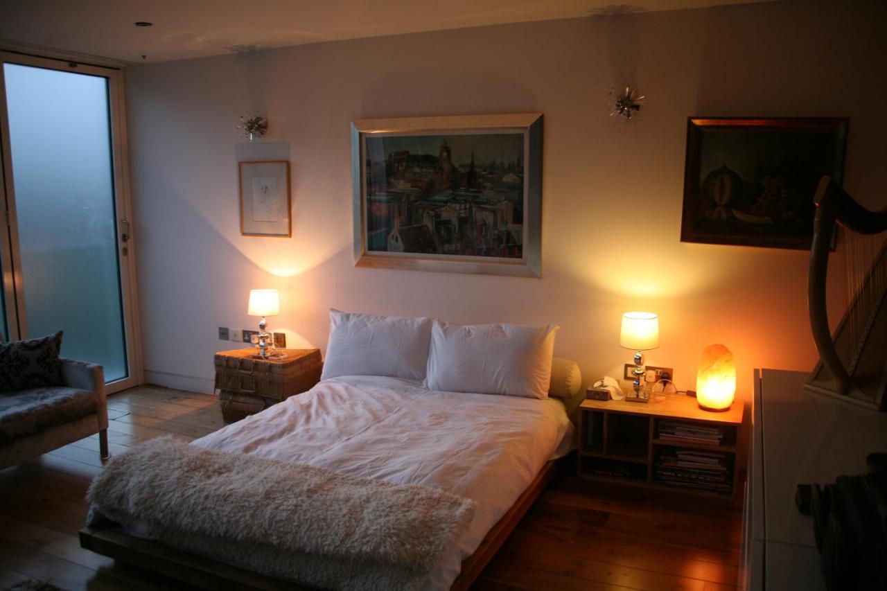 Alloggio in famiglia Studio For 3 With A Private Balcony In A Cubic House With Outside Pool *