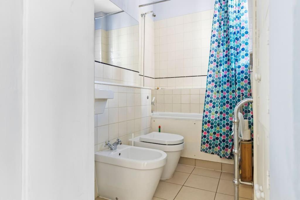Germaine Greer's Legacy Flat In Hyde Park, Leilighet London