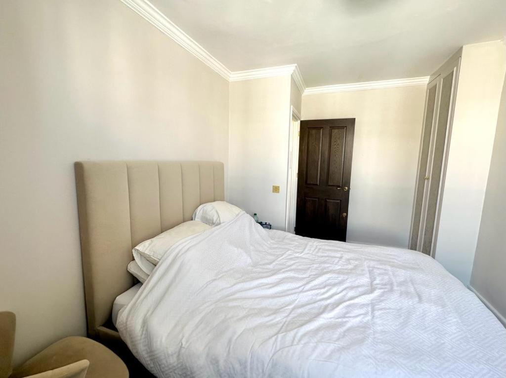 Stunning 2 Bed In Kensington Lejlighed *