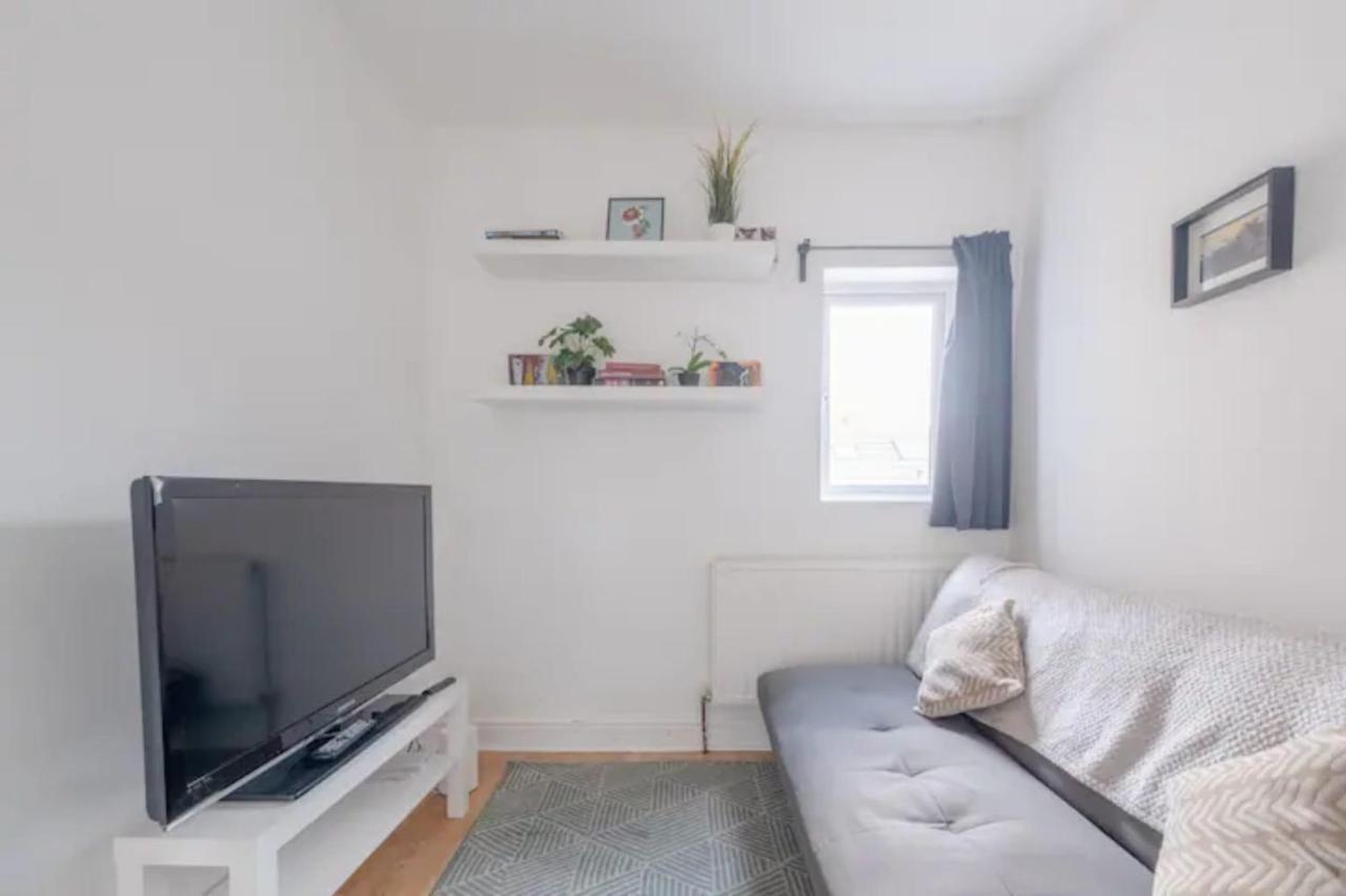 Stylish & Homely 1bd Flat - Walthamstow! Apartment London