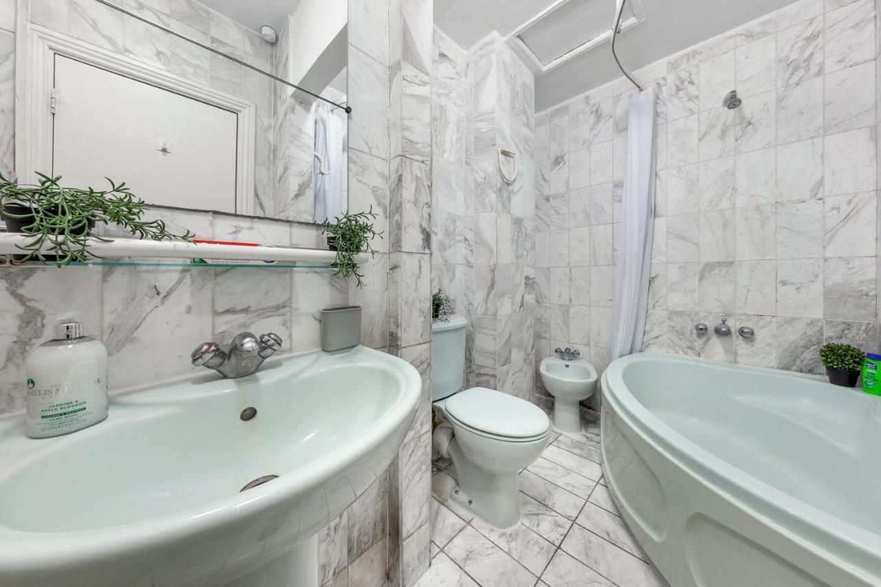 Apartment In Baker Street