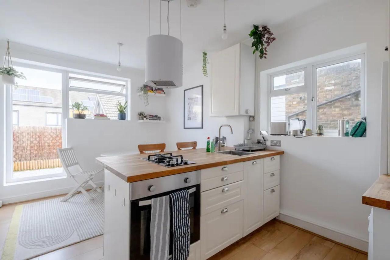 Stylish & Homely 1bd Flat - Walthamstow! Apartment