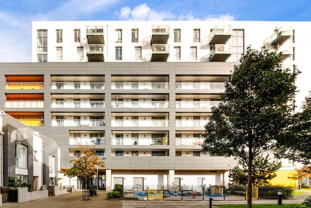 Amazing 2 Bed 2 Bath Flat In Canary Wharf Lägenhet