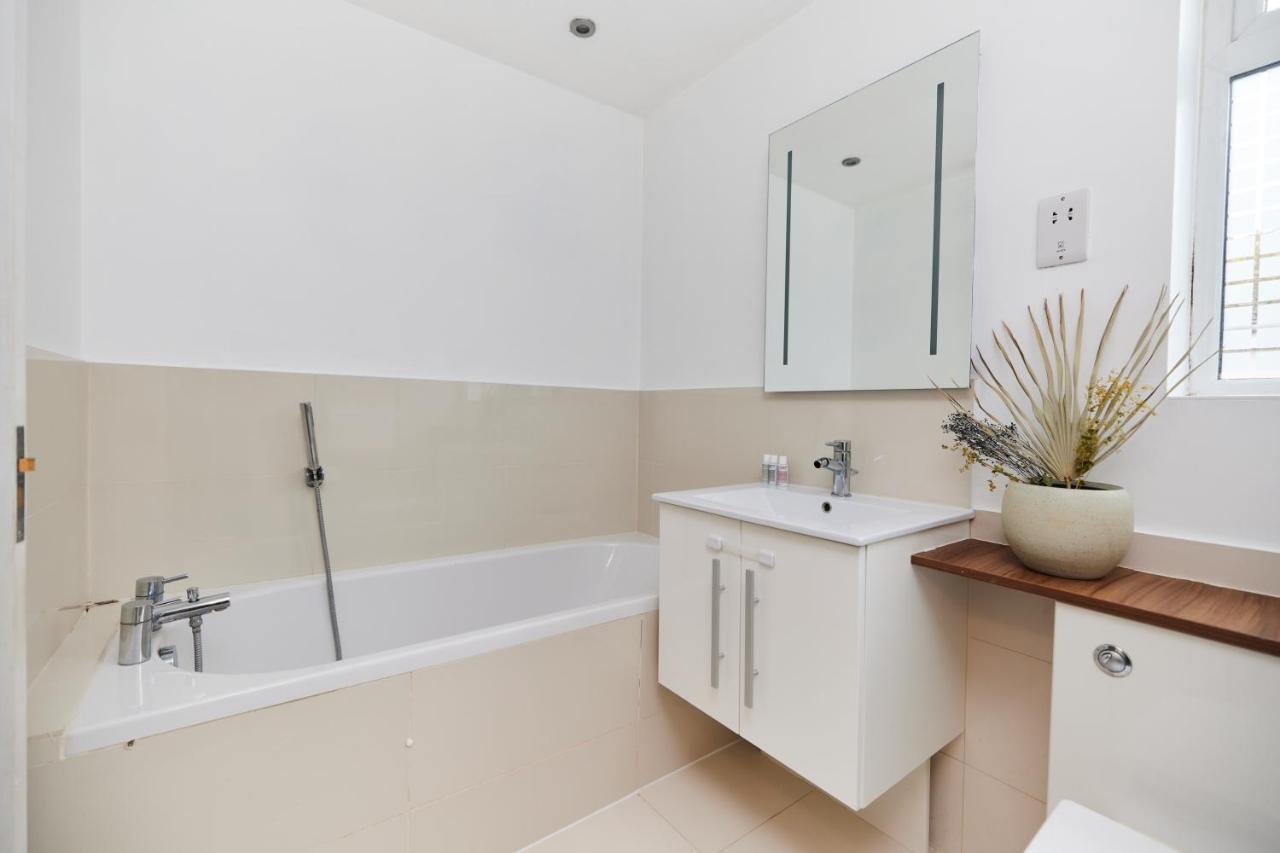 The Chiswick Escape - Lovely 2bdr House With Garden