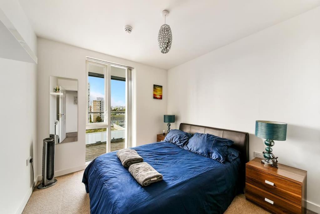 Amazing 2 Bed 2 Bath Flat In Canary Wharf Lägenhet London