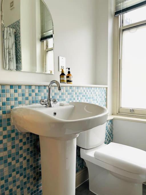Modern-one Bedroom In Chelsea *