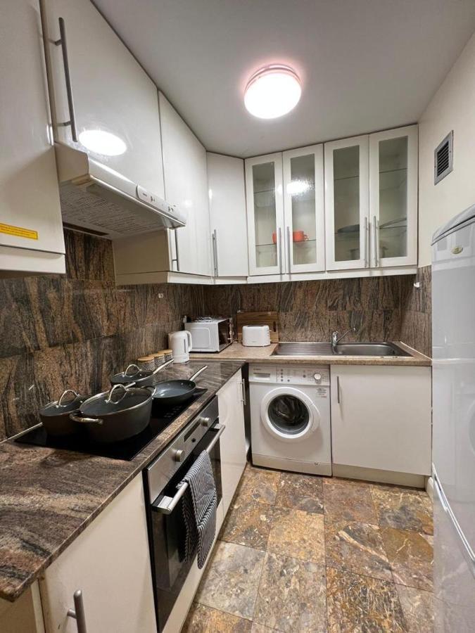 Chelsea Warm Budget Flat On Cromwell Road Apartment *