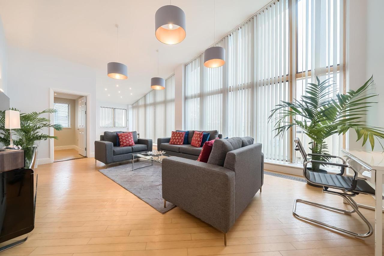 Roomspace Serviced - The Courtyard Penthouse * Londen